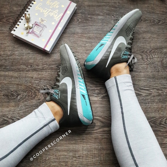 Nike Shoes - NEW Nike Air Zoom Structure 21